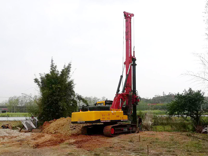 鉆孔機(jī)怎么打地基？地基好工具